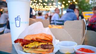 長蛇の列！でもその価値ありShack shackのバーガー