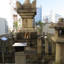 和泉式部のお墓。