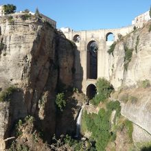 ヌエボ橋の大きさを実感