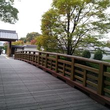 メインゲートへ続く橋