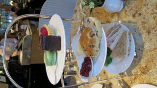 有名なBetty's へ