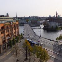 ガムラスタンビューのお部屋。橋の向こうに広がる美しい眺め。