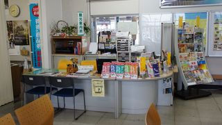 大館駅の待合室の傍ら