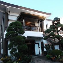 新しく再建された本堂