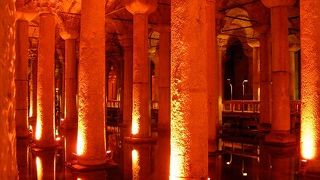 入り口がわかりづらい