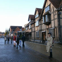 こちらがシェークスピア生家です。