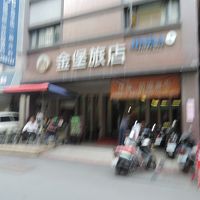 ボケてすみません（ホテル入口）