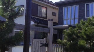 氷川神社の隣にあるのが近代的な建物「氷川会館」～川越～