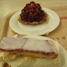 おいしいカフェが入ってる