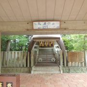 瀬戸に磁器を伝えた加藤民吉を合祀した神社です