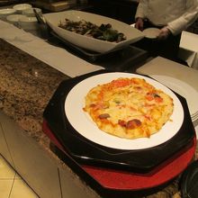 こちらのライブキッチンではピザなど