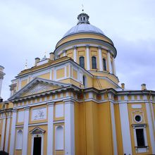 中心部の大きな聖堂は？