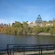 ガラス張りの建物が印象的 ＠National Gallery of Canada