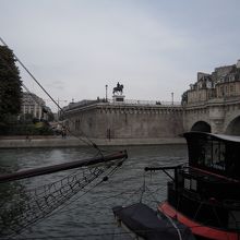 シテ島にやってきました