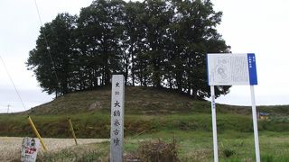 小鶴巻古墳が隣接してあります