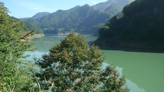 藤原ダムによって造られた人造湖