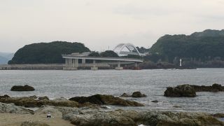 ２つの橋からなっている