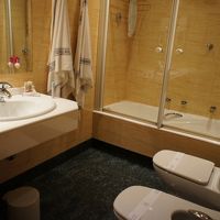 湯船付き、洗面が２つ