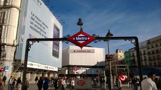 メトロ1・2・3番線と近郊列車C3・C4番線が乗り入れています