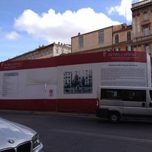 トリトーネの噴水は修復中