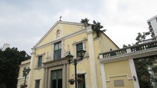 ドンペドロ5世劇場の向かい