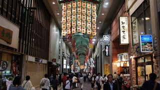神輿がこのアーケード街を練り歩いてすごい賑わい