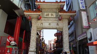 反対側の西安門に至る通りが南京町のメインストリート