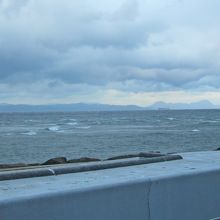 津軽海峡、対岸は北海道