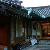 玄関を入ったところの母屋です。