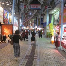 夕方が近づくと、修学旅行生もいなくなって閑散…