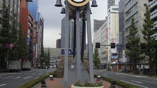 平和宣言を記念するモニュメント