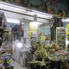 ”きびジュース”は、その場で搾ってくれます