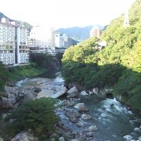 温泉街に位置してます