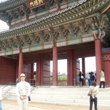 こちらで衛兵の交代式が行われます。