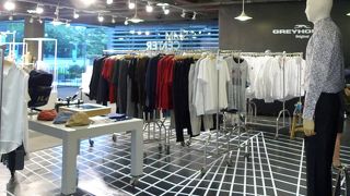 グレイハウンドはタイの高級ブランドなので、50％ＯＦＦはありがたい。