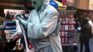 自由の女神も遊びに来てる！！