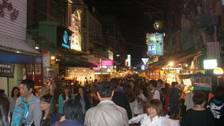 台湾・台北で一番有名な夜市