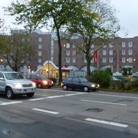 向かって右にハイデルベルク駅