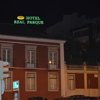 サンセバスチャン駅から、この看板を目印に緩い坂道を歩く。