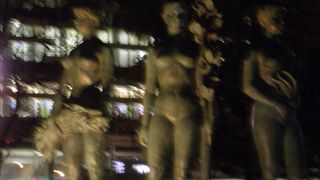 駅前通りに行く途中にある