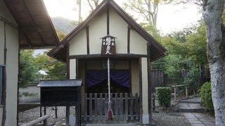 お堂は小さくて肩すかしを食ったような気がしました