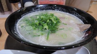 便利な駅ビル内で本格的な博多ラーメン