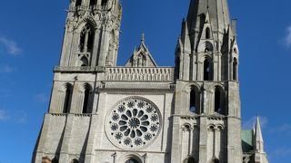 ステンドグラスに圧巻！とにかく青！！