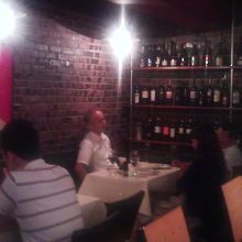 店内にはワインが豊富に取り揃えてあります