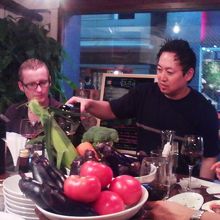 ソムリエがワイン注いでくれました