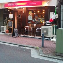 お店の外観。イタリア〜ン