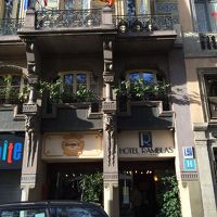 以外と地味な外観でした