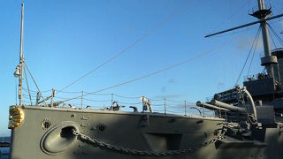 三笠公園に停泊する当時の面影を感じる戦艦