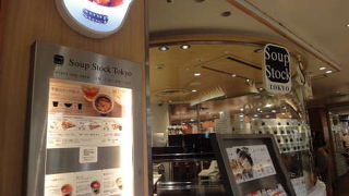 改札近くで便利