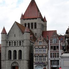 ちょっと綺麗過ぎの、12世紀の教会